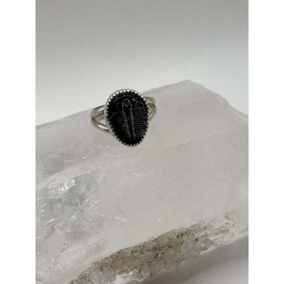 Vintage 1970's Trilobite Fossil Ring in Serling Silver Size 6 - Picture 4 of 6